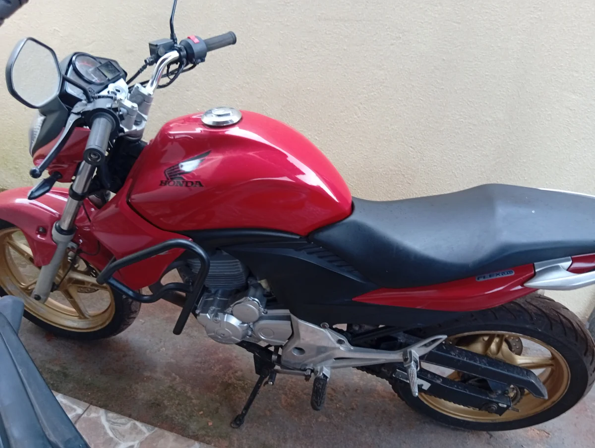 Honda CB 300 2015 para alugar em Castanhal  - Foto 1