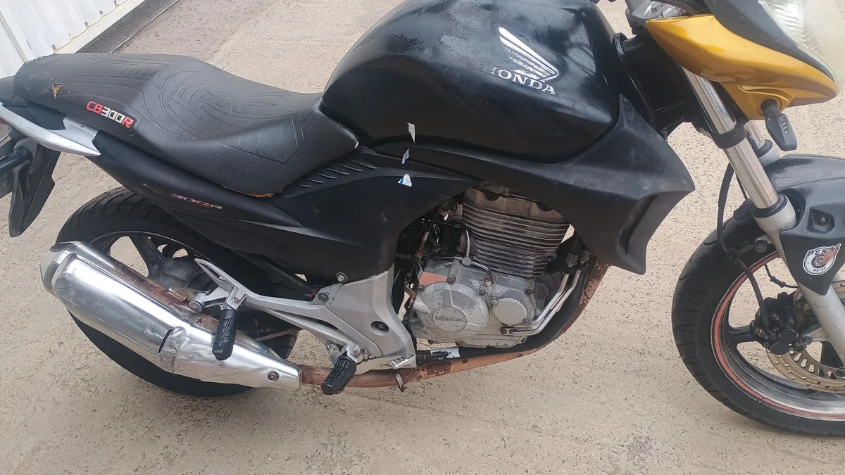 Honda CB300R  2010 para alugar em Feira De Santana  - Foto 1