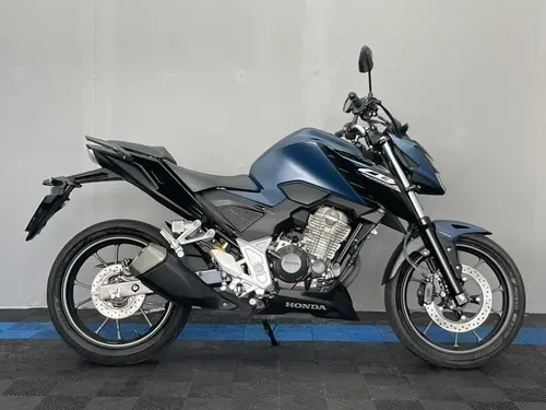 Honda CB 300F TWISTER 2027 para alugar em Manaus