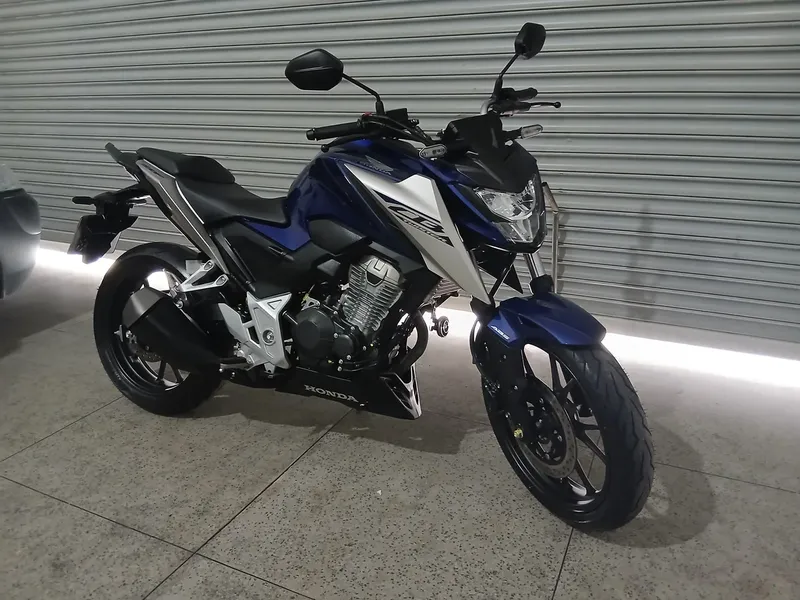 Honda CB300F 2026 para alugar em Taboão da Serra/SP